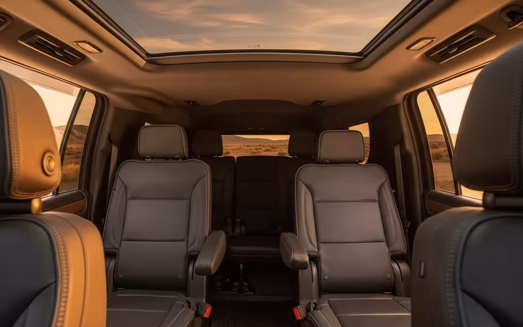 Gmc Yukon 2022 leather seats and cabin – rental in Dubai