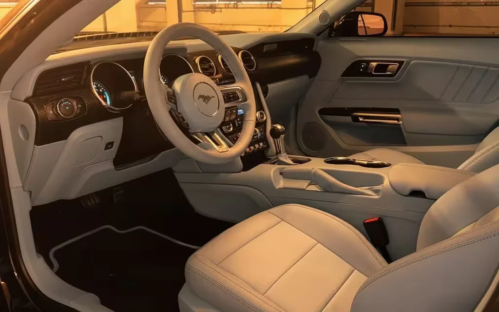 Ford Mustang 2021 dashboard and infotainment – rental in Dubai