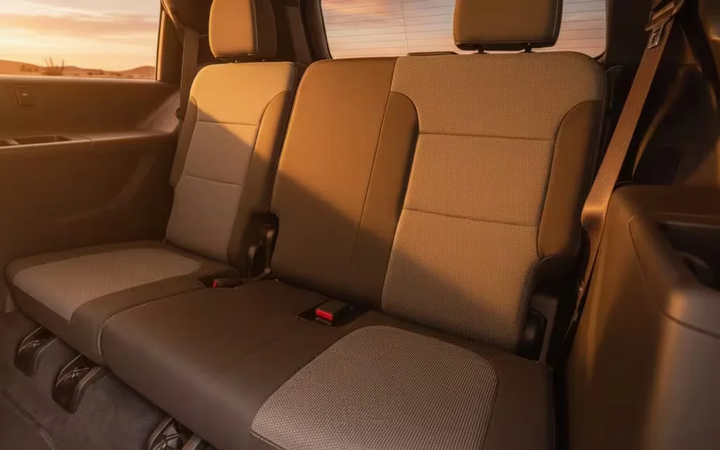 Chevrolet Traverse 2020 leather seats and cabin – rental in Dubai
