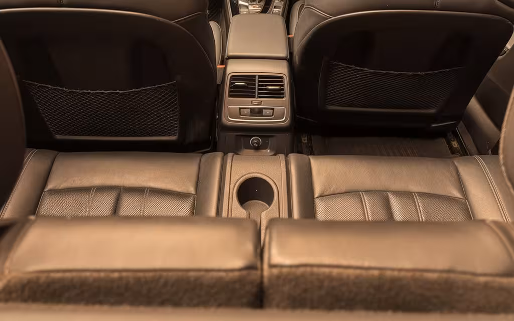 Audi S5 2022 leather seats and cabin – rental in Dubai
