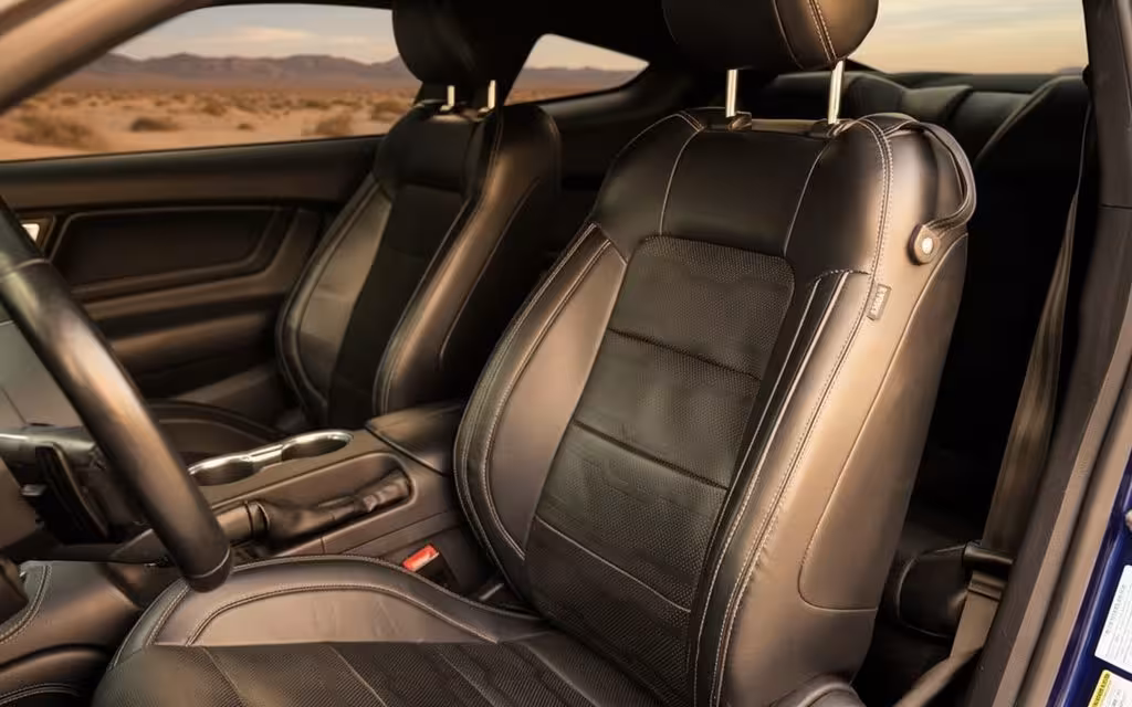 Ford Mustang 2020 leather seats and cabin – rental in Dubai