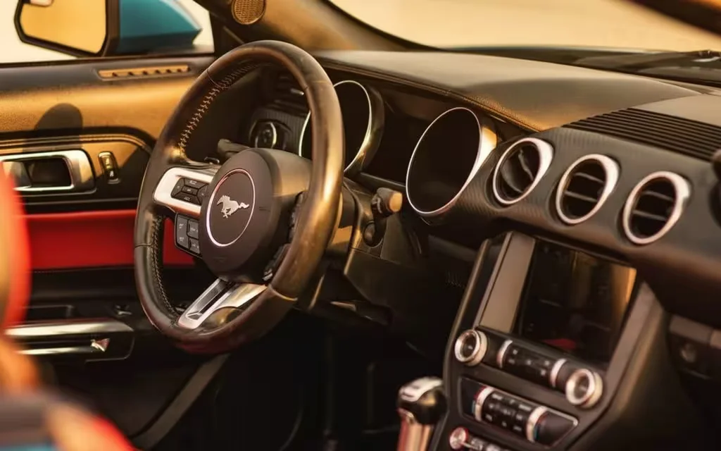 Ford Mustang 2025 dashboard and infotainment – rental in Dubai