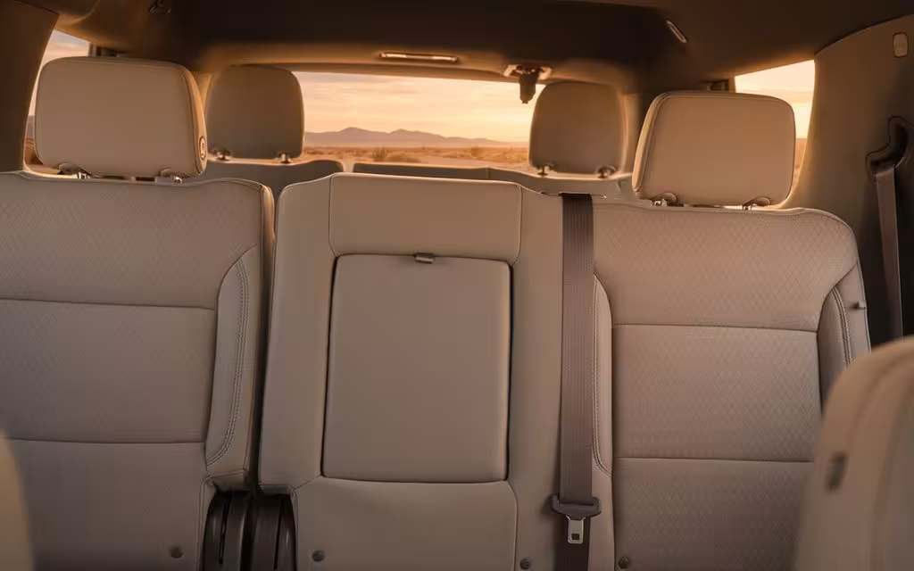 Gmc Yukon 2024 leather seats and cabin – rental in Dubai