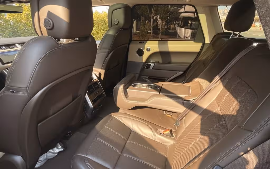 LandRover RangeRoverSport 2021 leather seats and cabin – rental in Dubai