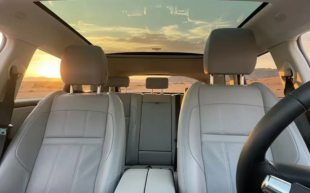LandRover RangeRoverEvoque 2021 leather seats and cabin – rental in Dubai