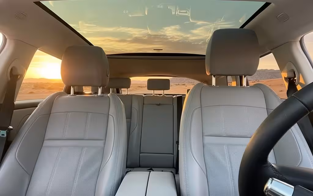 LandRover RangeRoverEvoque 2021 leather seats and cabin – rental in Dubai