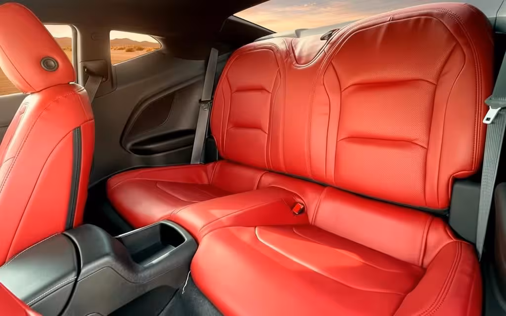 Chevrolet Camaro 2023 leather seats and cabin