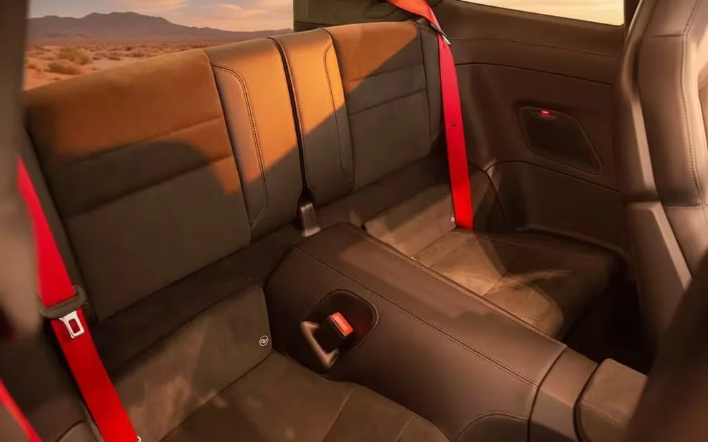 Porsche 911 2024 leather seats and cabin – rental in Dubai