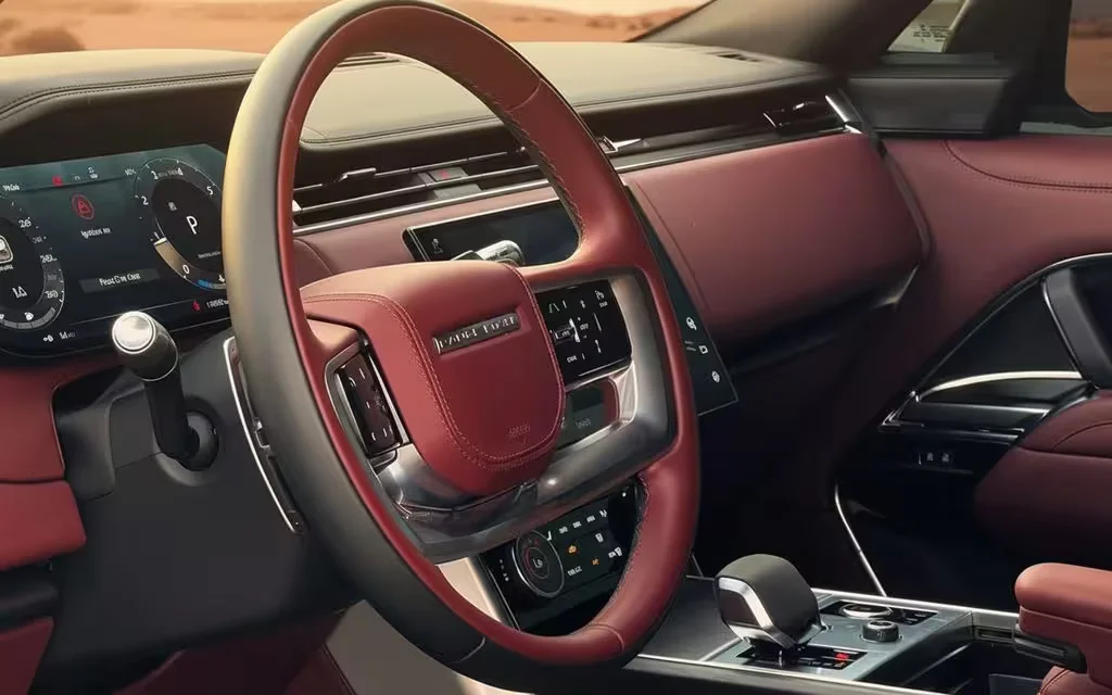 LandRover RangeRover 2022 interior view showing trim – rental in Dubai