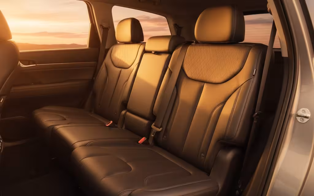 Hyundai Palisade 2023 leather seats and cabin – rental in Dubai