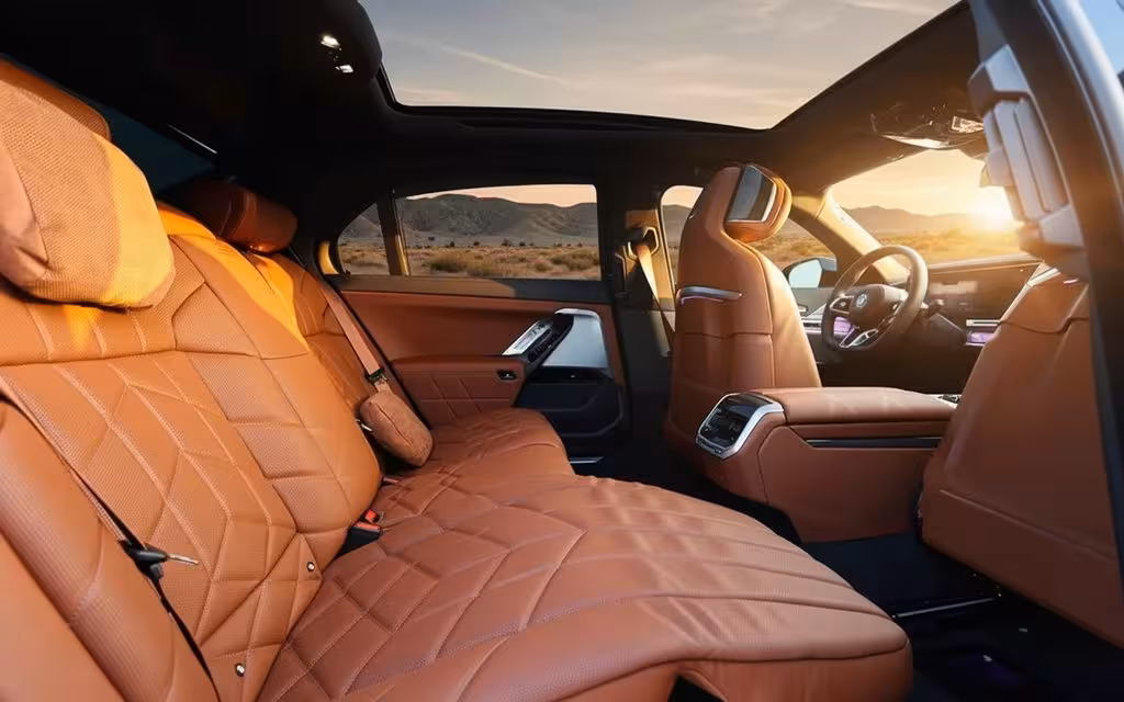 Bmw 735 2023 leather seats and cabin – rental in Dubai