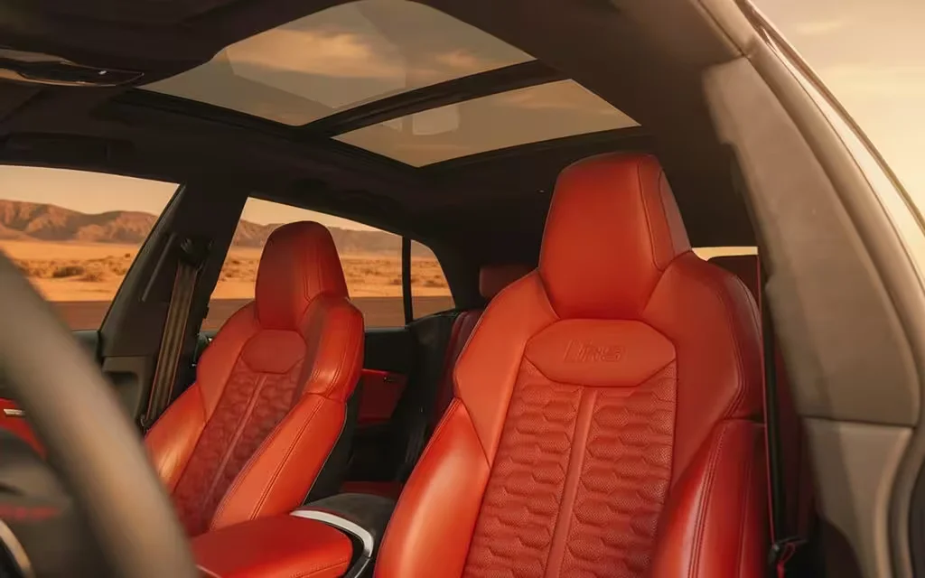Audi RsQ8 2021 leather seats and cabin