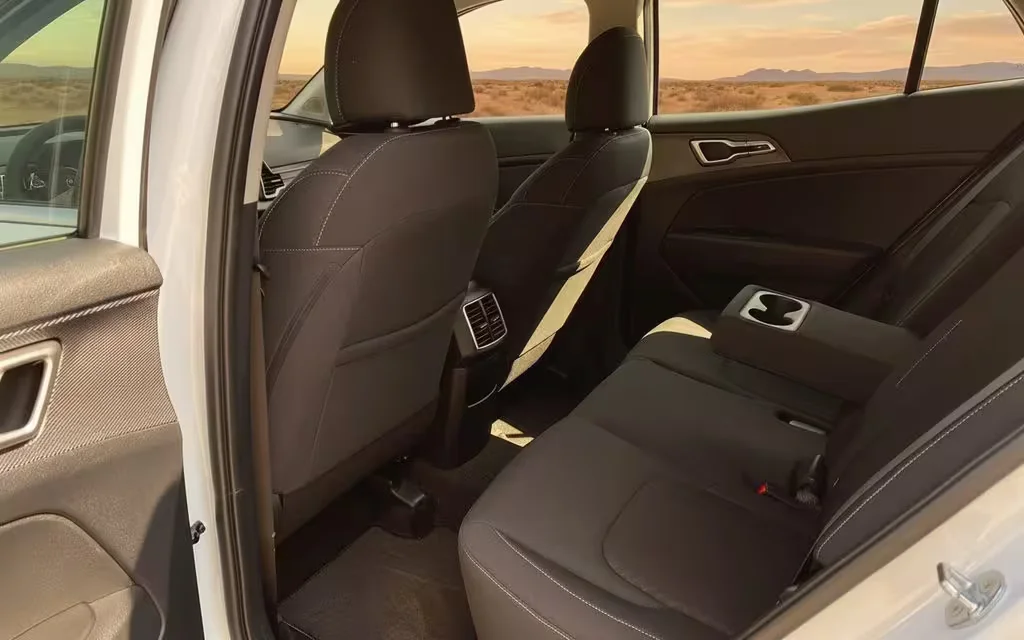 Kia Sportage 2023 leather seats and cabin