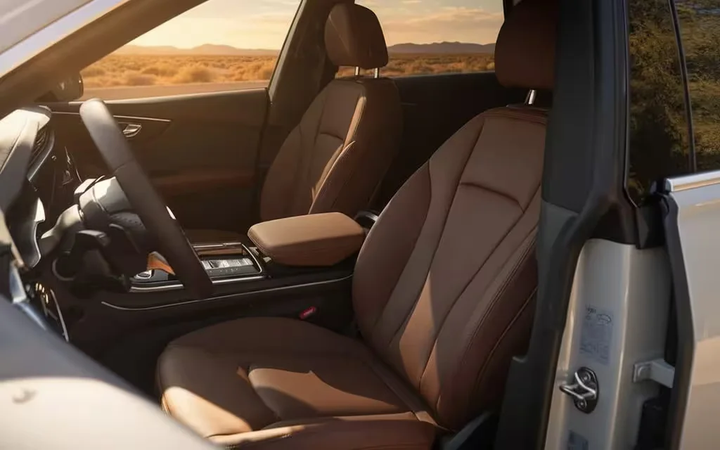 Audi Q8 2022 leather seats and cabin – rental in Dubai