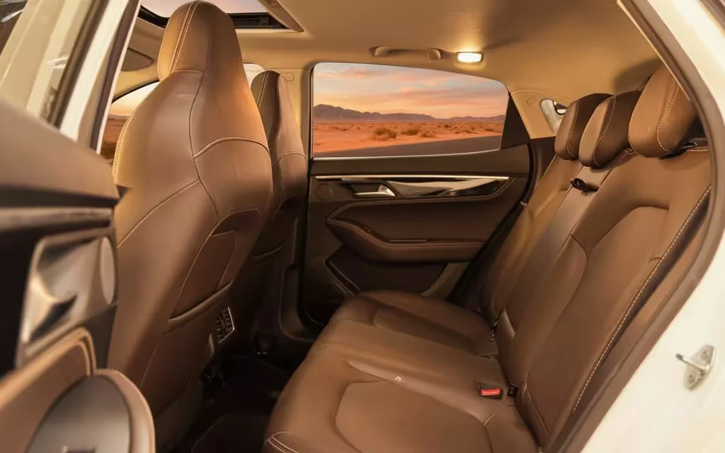 Jac J7 2023 leather seats and cabin – rental in Dubai