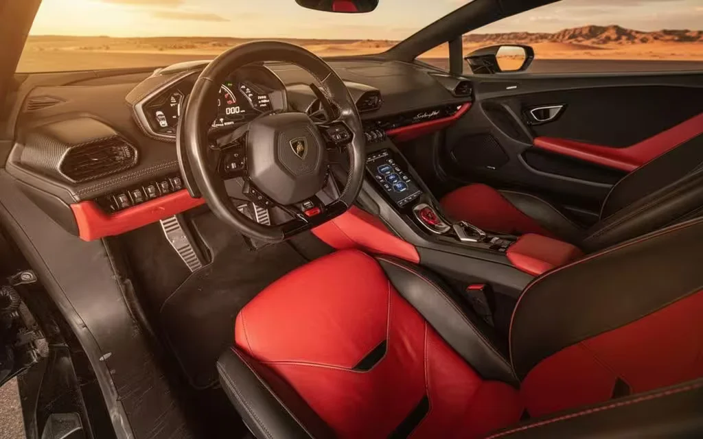 Lamborghini Huracan 2021 interior view showing trim – rental in Dubai