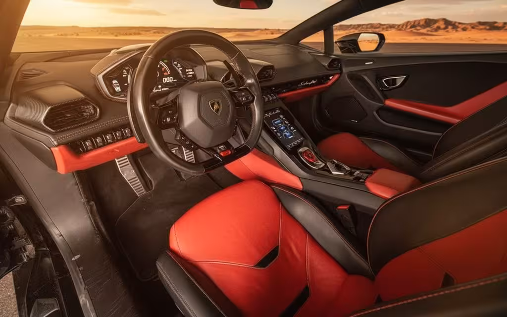 Lamborghini Huracan 2021 interior view showing trim – rental in Dubai