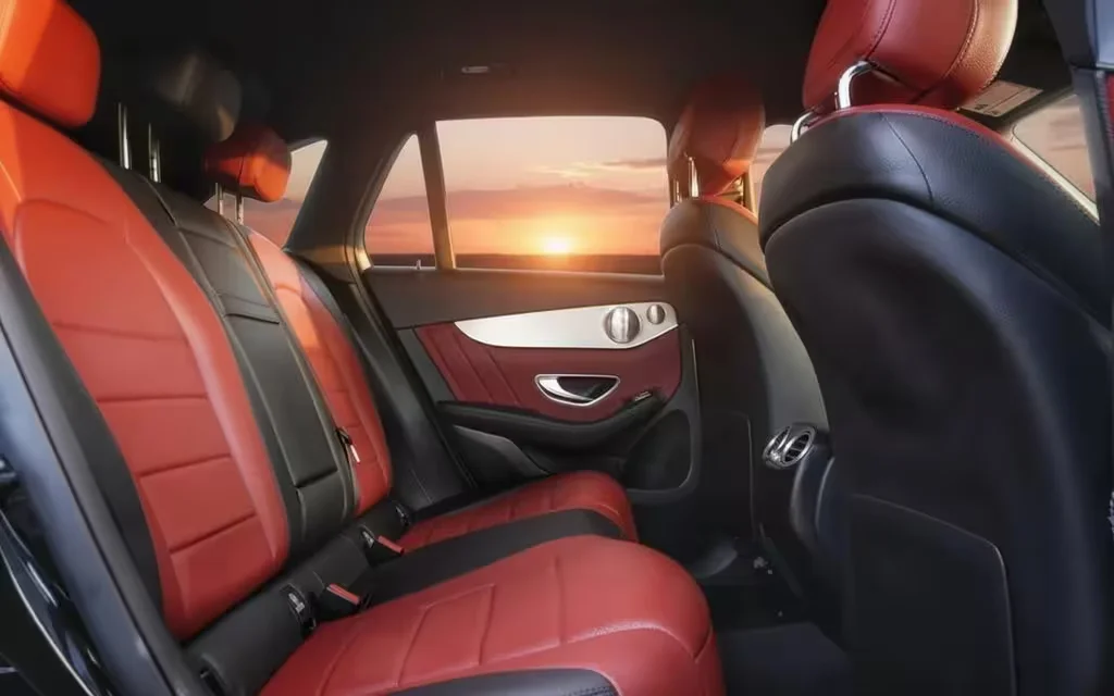 Mercedes Glc300 2022 dashboard and infotainment