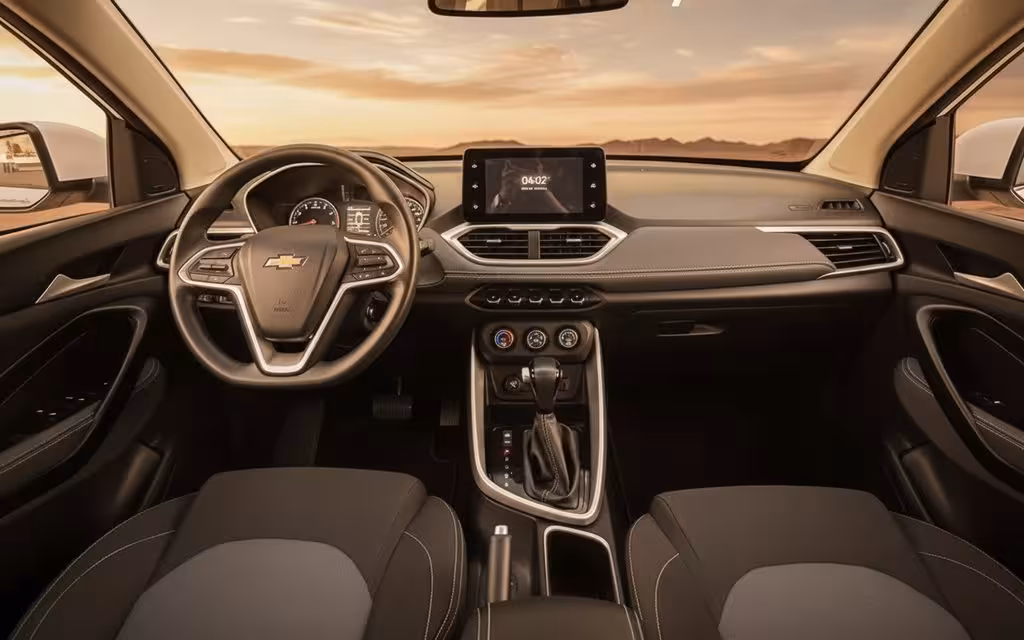 Chevrolet Captiva 2023 dashboard and infotainment – rental in Dubai