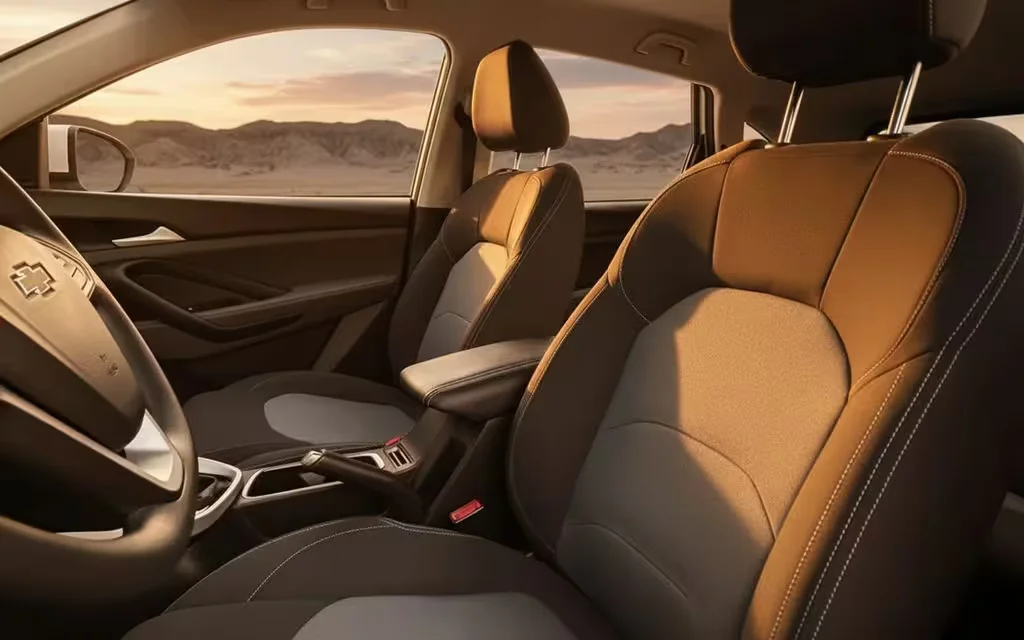 Chevrolet Captiva 2023 leather seats and cabin – rental in Dubai