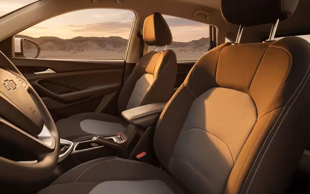 Chevrolet Captiva 2023 leather seats and cabin – rental in Dubai