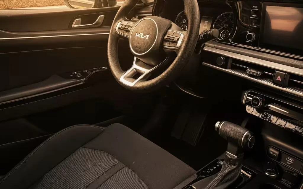 Kia K5 2022 dashboard and infotainment