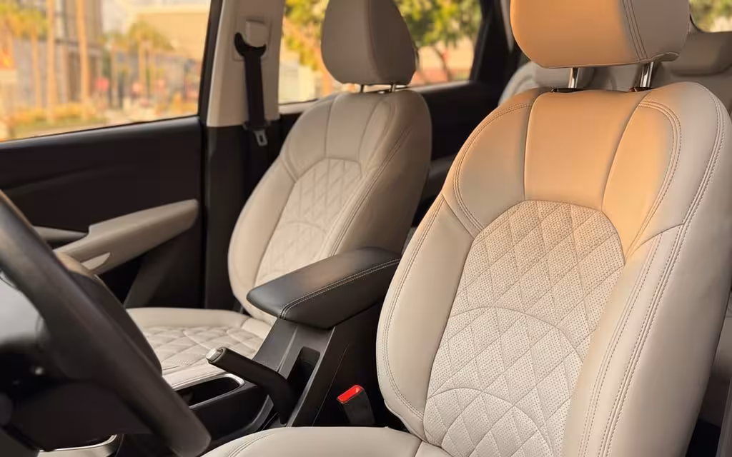 Chevrolet Captiva 2024 leather seats and cabin – rental in Dubai