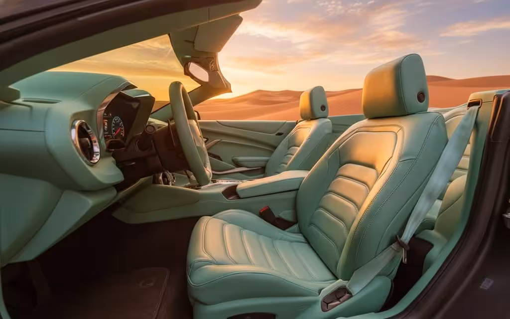 Chevrolet Camaro 2020 leather seats and cabin