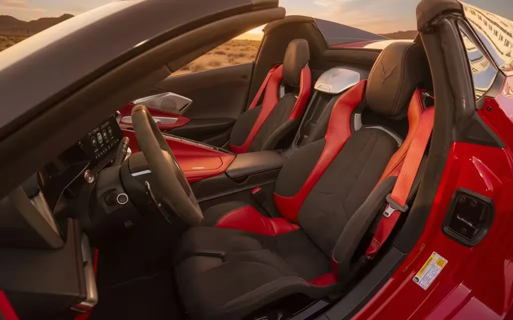Chevrolet Corvette 2023 leather seats and cabin – rental in Dubai