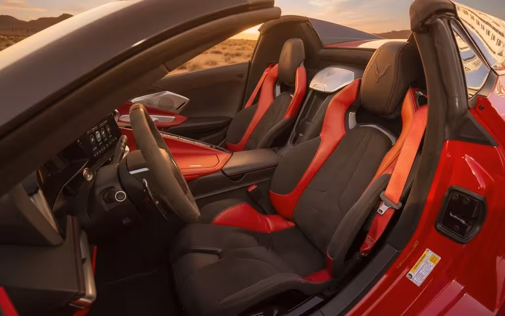 Chevrolet Corvette 2023 leather seats and cabin – rental in Dubai