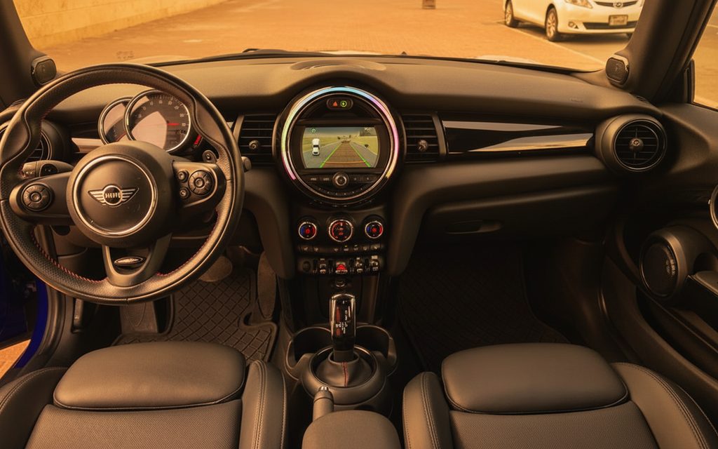 Mini Cooper 2020 interior view showing trim
