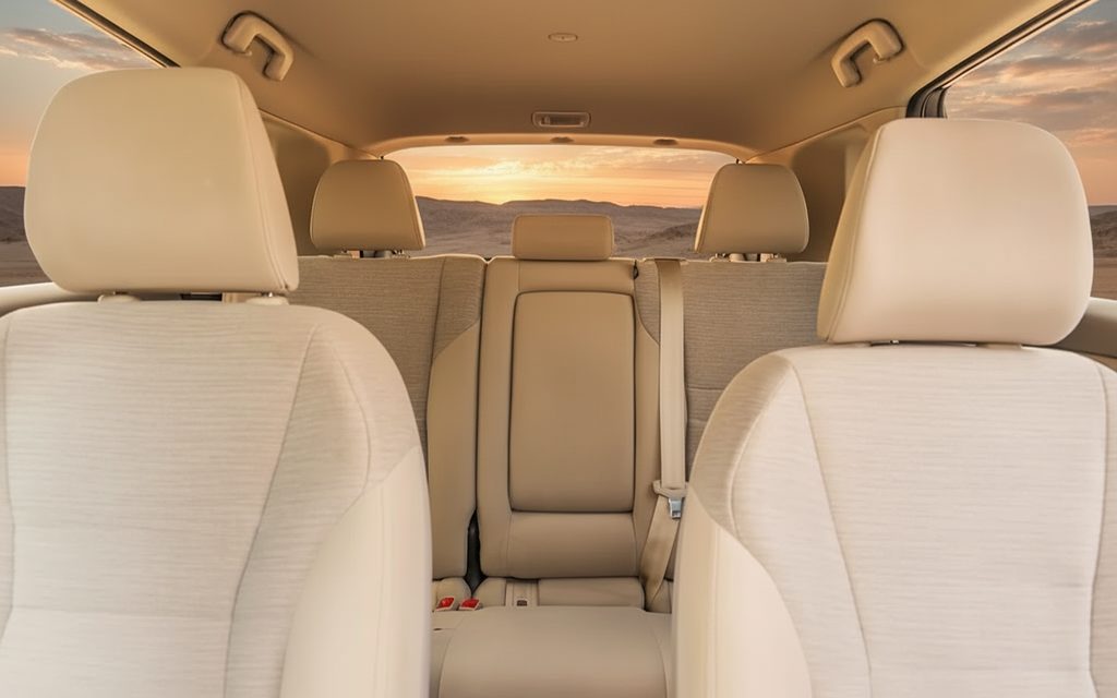 Nissan Rogue 2023 leather seats and cabin