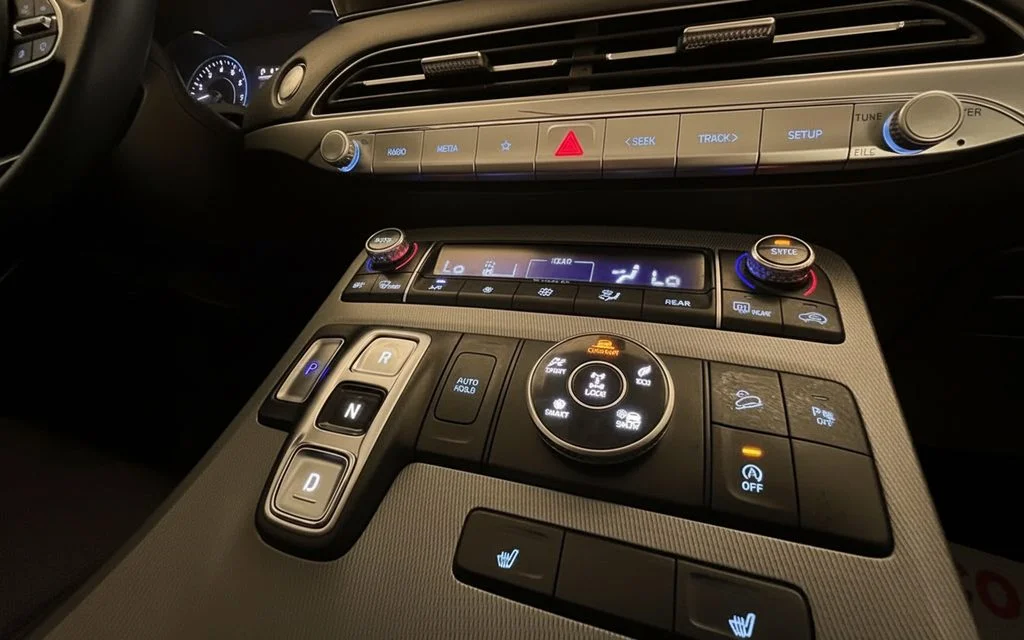 Hyundai Palisade 2021 interior view showing trim – rental in Dubai