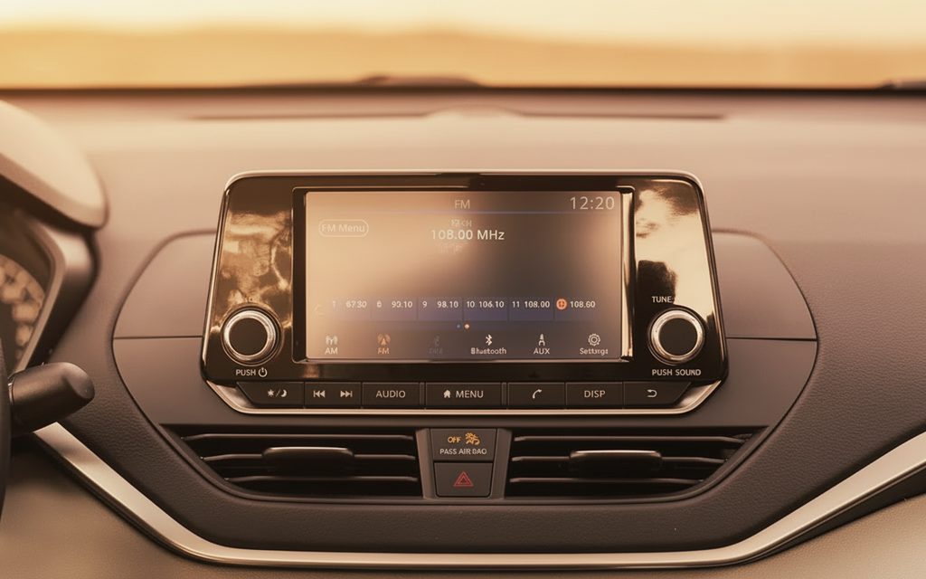 Nissan Altima 2023 dashboard and infotainment