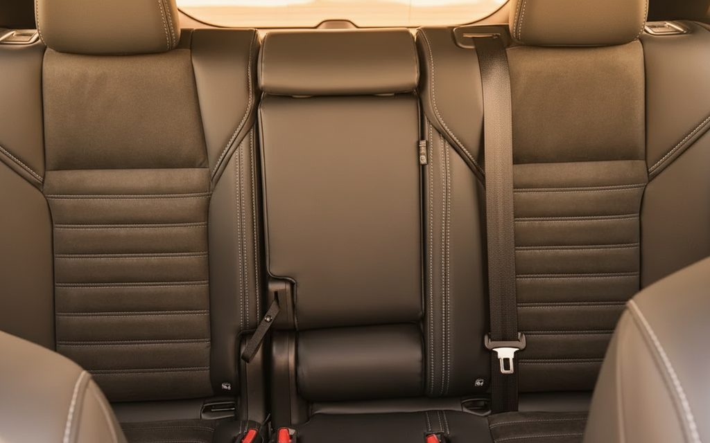 Mitsubishi Outlander 2024 leather seats and cabin