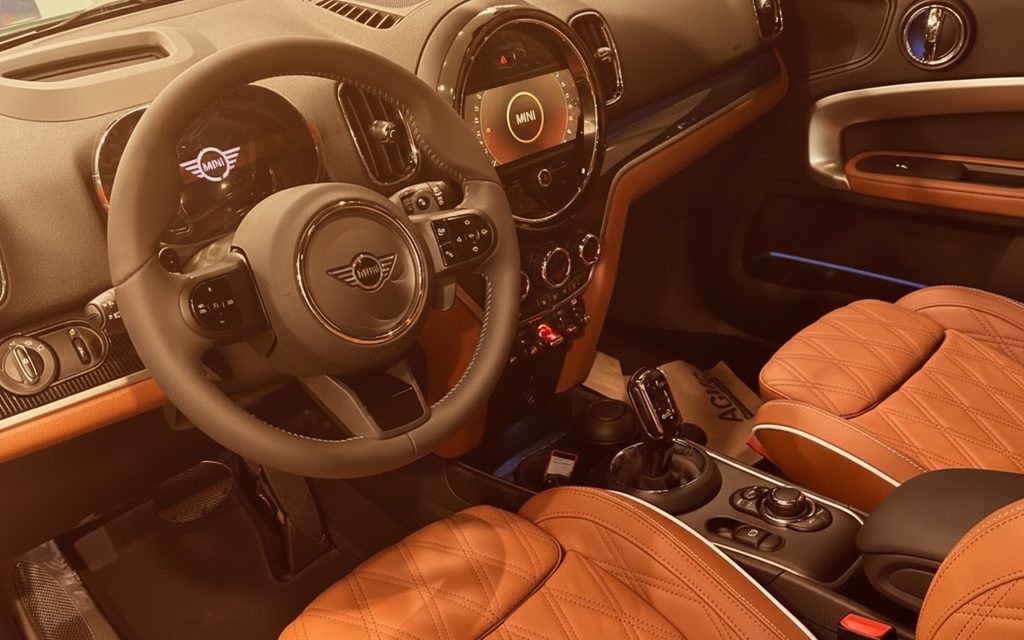 Mini Countryman 2023 interior view showing trim