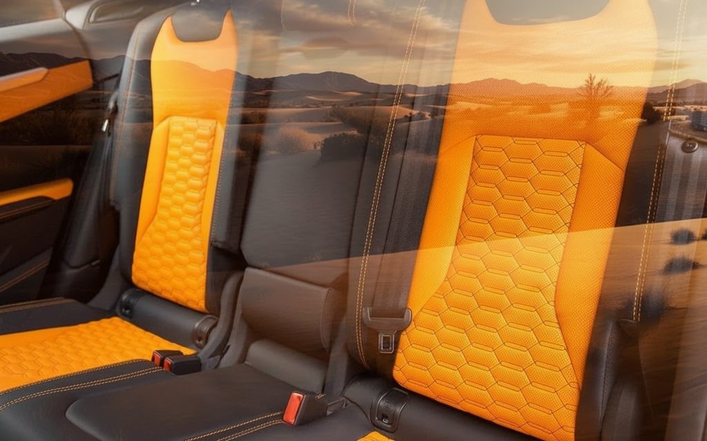 Lamborghini Urus 2022 leather seats and cabin