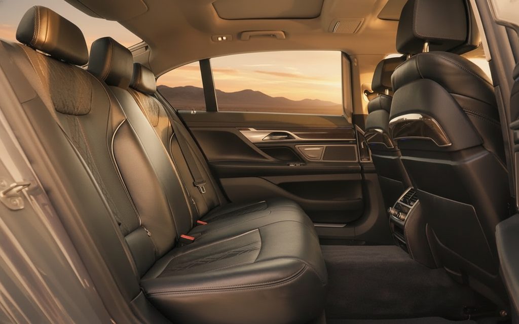 Bmw 740 2024 leather seats and cabin