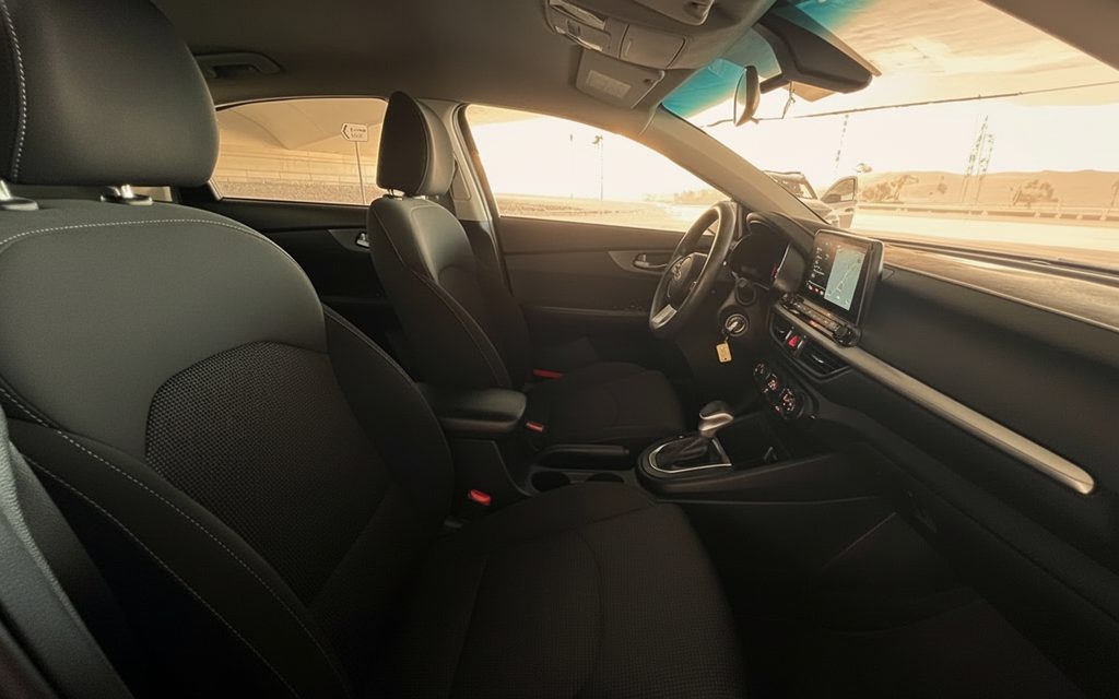 Kia Forte 2021 leather seats and cabin