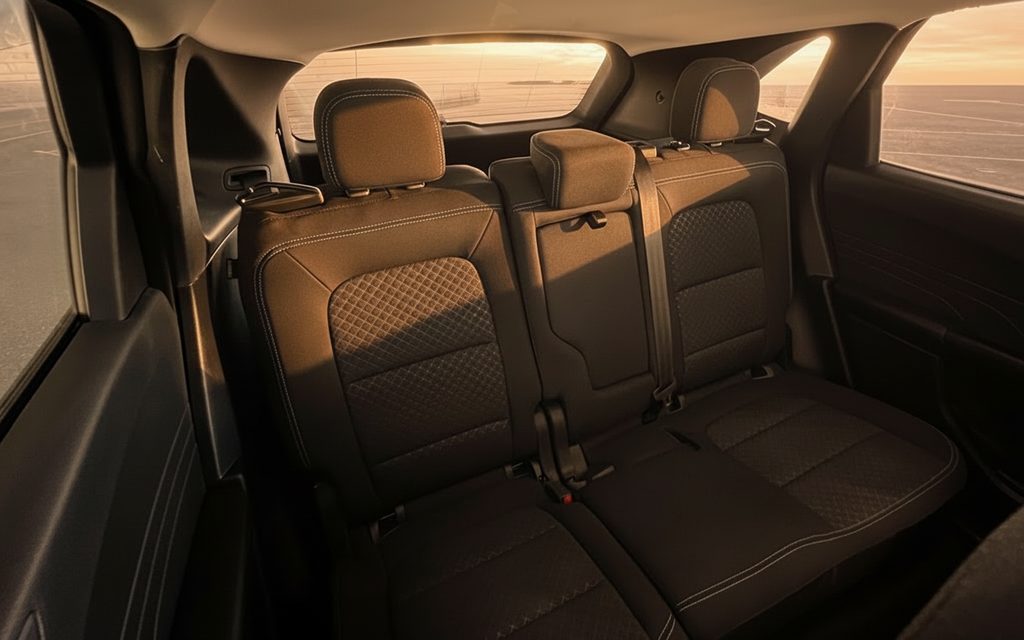 Ford Escape 2023 leather seats and cabin – rental in Dubai