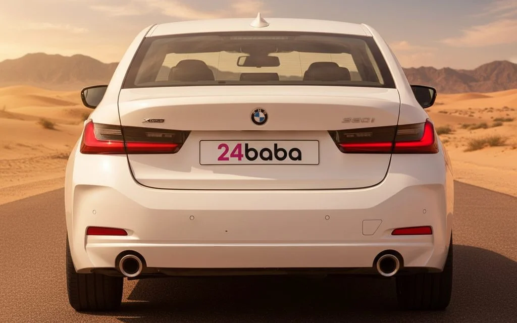 Bmw 320 2022 White rear view showing taillights