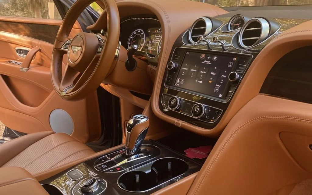 Bentley Bentayga 2025 dashboard and infotainment