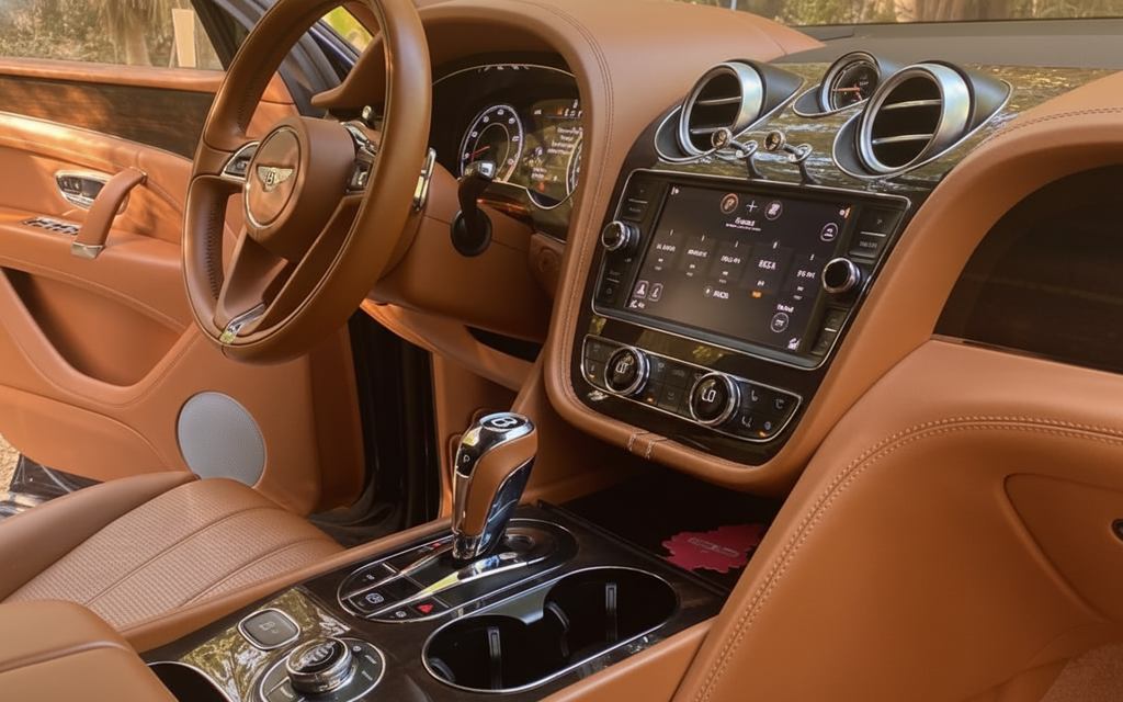 Bentley Bentayga 2025 dashboard and infotainment