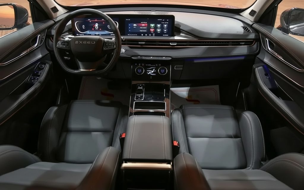 Exeed Lx 2025 dashboard and infotainment