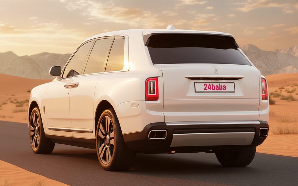 Rolls-Royce Cullinan 2021 White rear view showing taillights