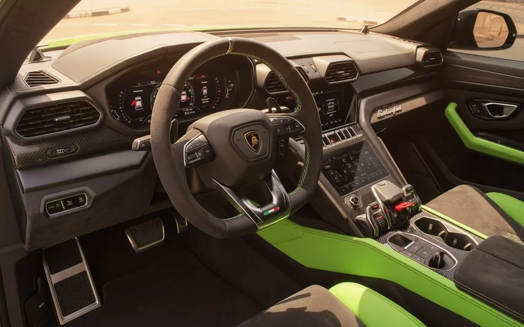 Lamborghini Urus 2021 interior view showing trim