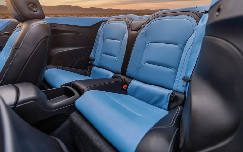 Chevrolet Camaro 2025 leather seats and cabin