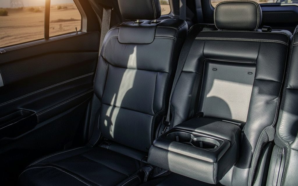 Ford Explorer 2021 inner black seats