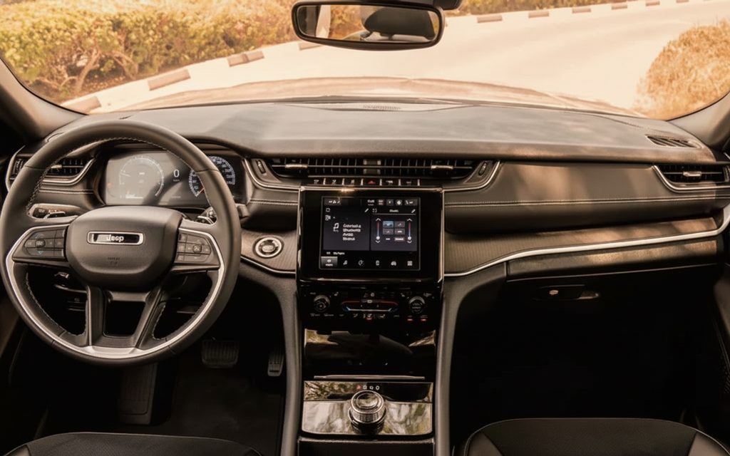 Jeep GrandCherokee 2024 interior view showing trim