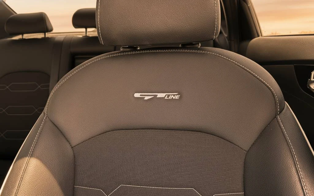 Kia Forte 2023 leather seats and cabin